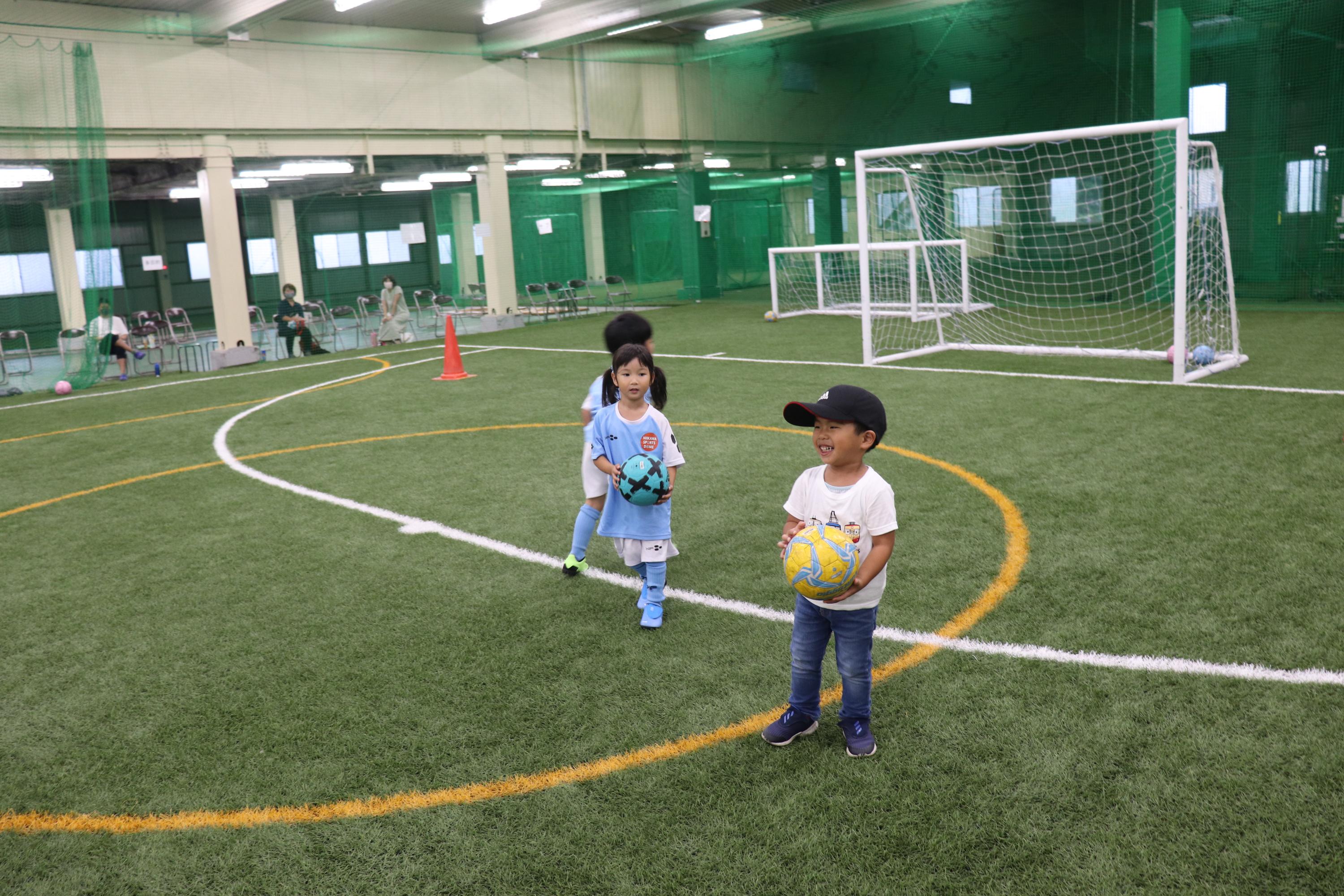 1回お試し無料 屋内型幼児サッカースクール生生徒募集中 ブログ にいかわスポーツドーム 富山県魚津市の完全屋内型スポーツ施設